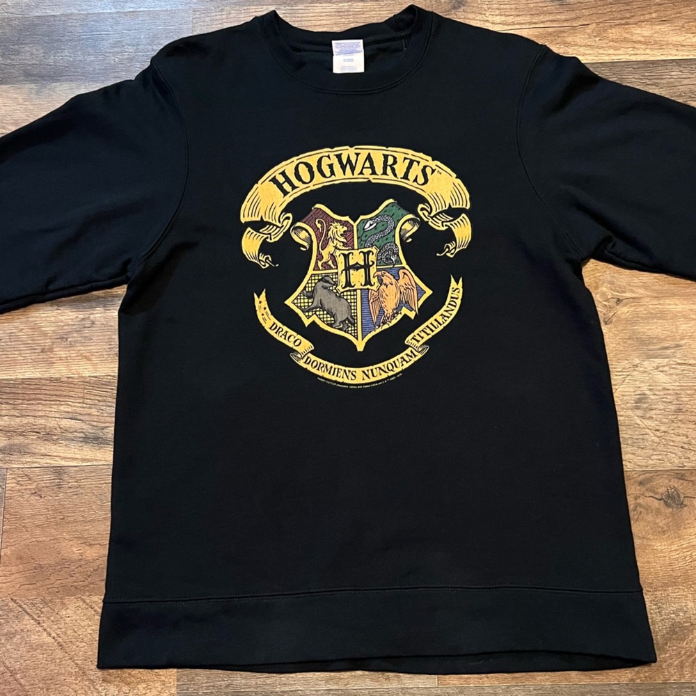 Harry Potter Hogwarts Coat of Arms Sweatshirt - Picture 1 of 8